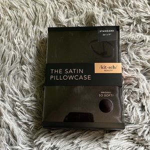 Kitsch Black Satin Pillowcase / 26 x 19 🌸